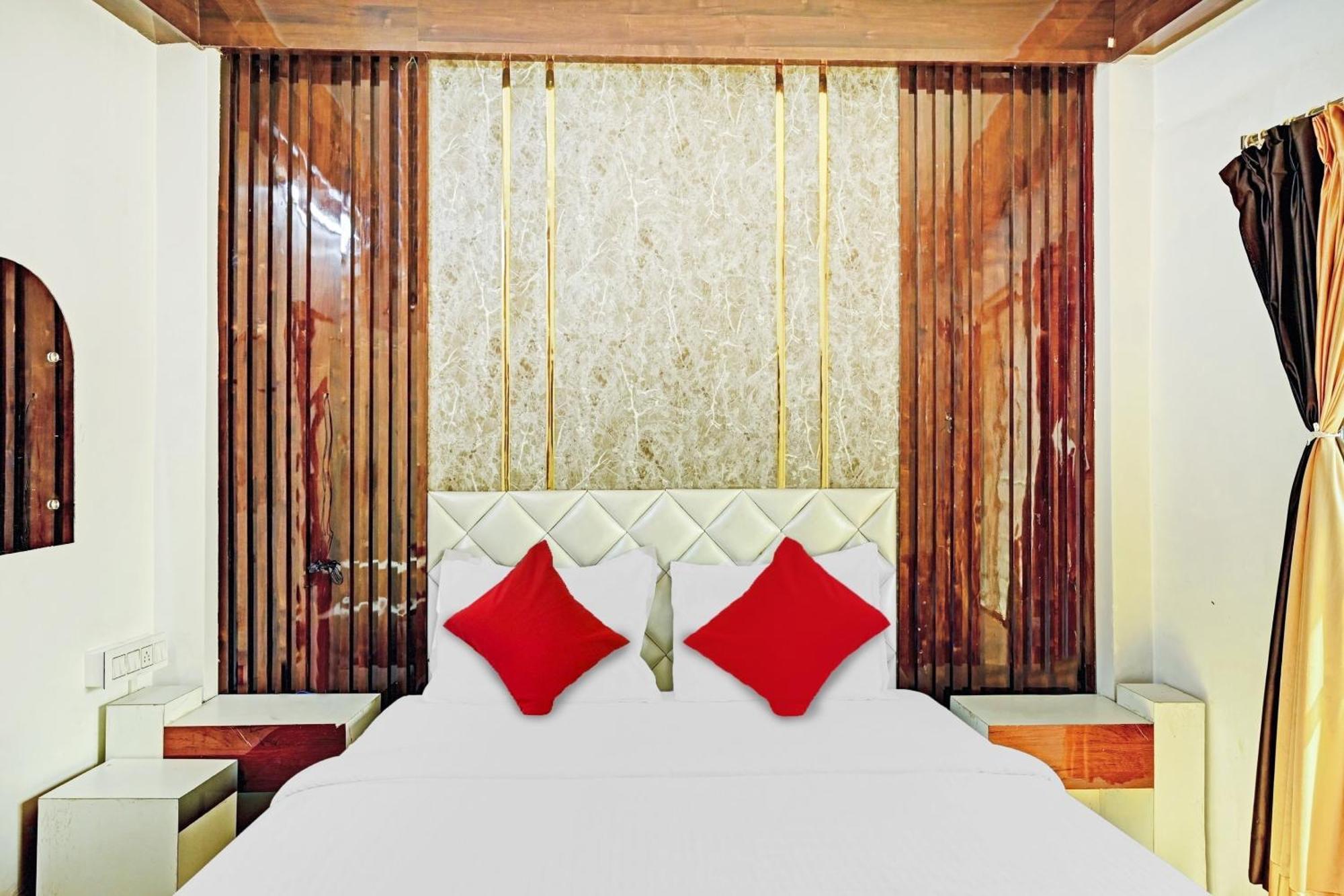 Hotel O Om Shanti Inn Колката Екстериор снимка