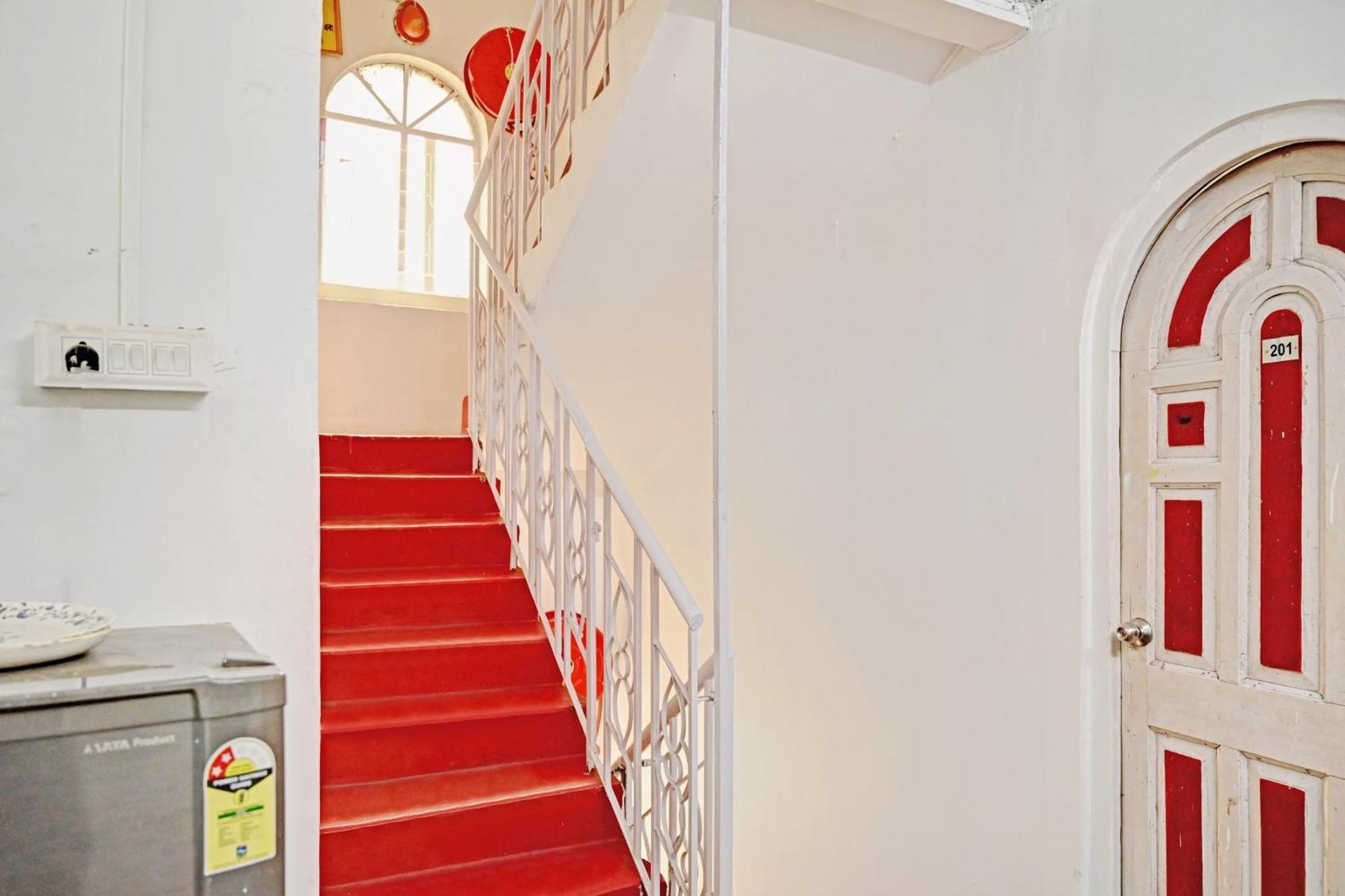 Hotel O Om Shanti Inn Колката Екстериор снимка